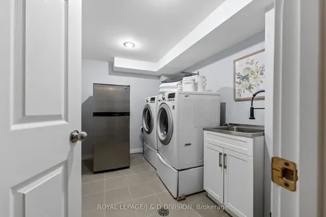 4165 Fieldgate Drive Mississauga ON L4W 2M9
