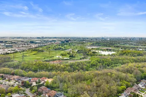 4165 Fieldgate Drive Mississauga ON L4W 2M9