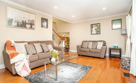 8 Oldham Crescent Brampton ON L6Z 1W3