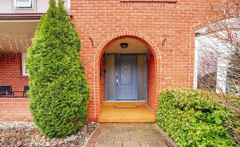 8 Oldham Crescent Brampton ON L6Z 1W3