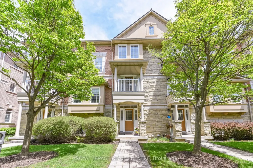 60 Rosewood Avenue Mississauga ON L5G 4W2