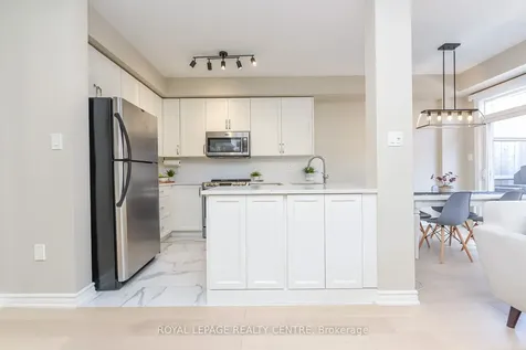 60 Rosewood Avenue Mississauga ON L5G 4W2