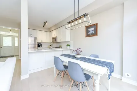 60 Rosewood Avenue Mississauga ON L5G 4W2