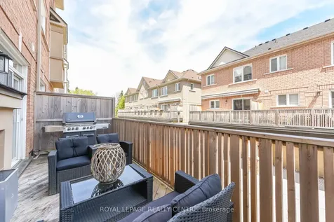60 Rosewood Avenue Mississauga ON L5G 4W2
