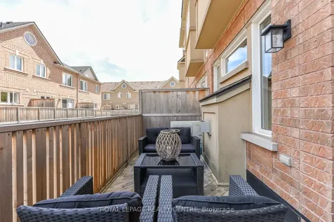 60 Rosewood Avenue Mississauga ON L5G 4W2