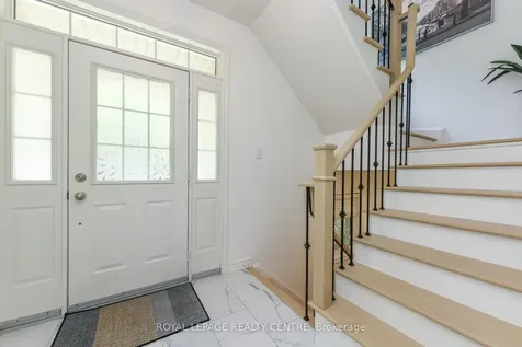 60 Rosewood Avenue Mississauga ON L5G 4W2