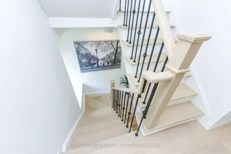 60 Rosewood Avenue Mississauga ON L5G 4W2