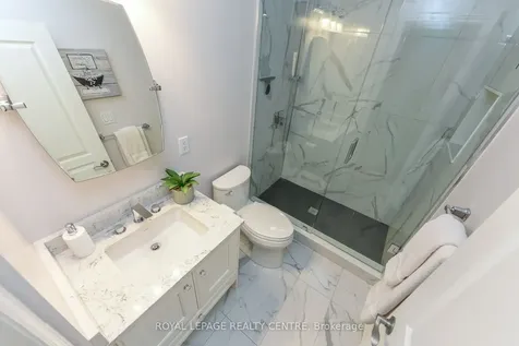 60 Rosewood Avenue Mississauga ON L5G 4W2