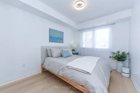 60 Rosewood Avenue Mississauga ON L5G 4W2