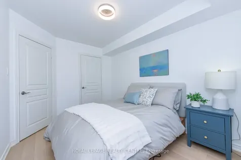 60 Rosewood Avenue Mississauga ON L5G 4W2