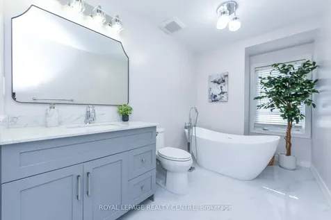 60 Rosewood Avenue Mississauga ON L5G 4W2