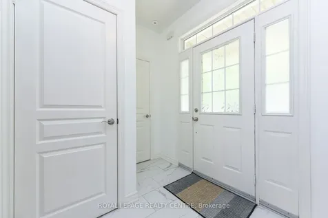 60 Rosewood Avenue Mississauga ON L5G 4W2