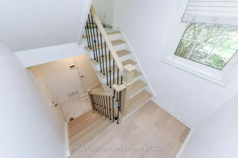 60 Rosewood Avenue Mississauga ON L5G 4W2