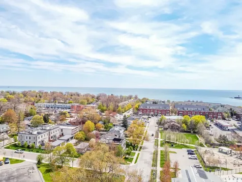 60 Rosewood Avenue Mississauga ON L5G 4W2