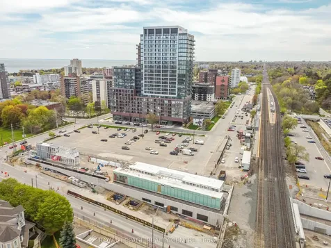 60 Rosewood Avenue Mississauga ON L5G 4W2