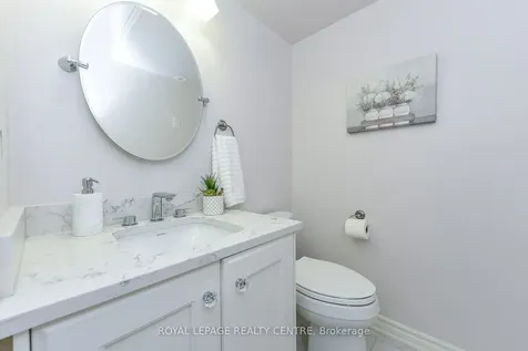 60 Rosewood Avenue Mississauga ON L5G 4W2