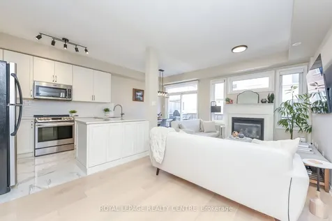 60 Rosewood Avenue Mississauga ON L5G 4W2