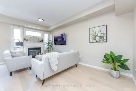 60 Rosewood Avenue Mississauga ON L5G 4W2