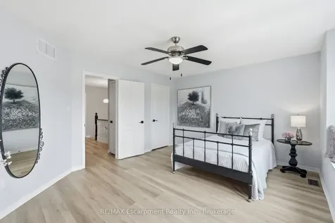 2124 Glenhampton Road Oakville ON L6M 3X1