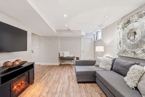2124 Glenhampton Road Oakville ON L6M 3X1