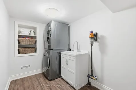 2124 Glenhampton Road Oakville ON L6M 3X1
