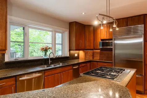 237 Burgundy Drive Oakville ON L6J 4G2