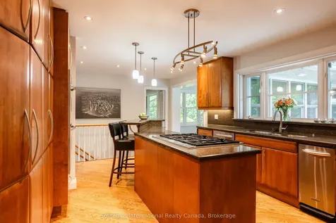 237 Burgundy Drive Oakville ON L6J 4G2