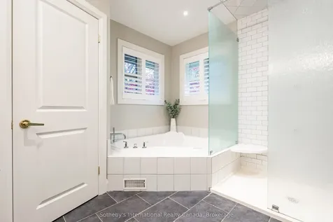 237 Burgundy Drive Oakville ON L6J 4G2
