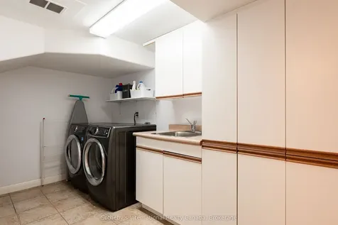 237 Burgundy Drive Oakville ON L6J 4G2