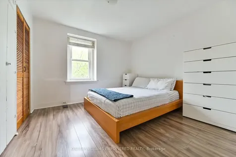 212 Silverthorn Avenue Toronto ON M6N 3K4