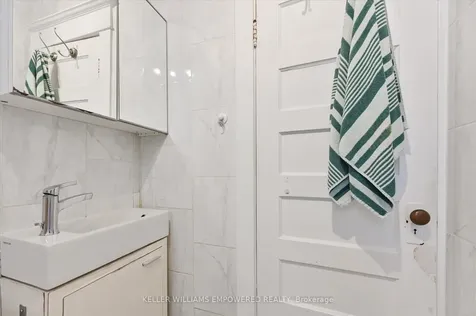 212 Silverthorn Avenue Toronto ON M6N 3K4