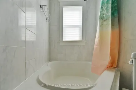 212 Silverthorn Avenue Toronto ON M6N 3K4