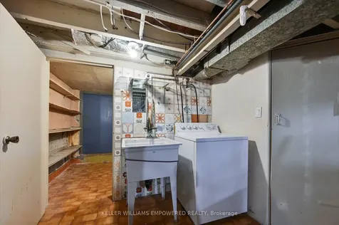 212 Silverthorn Avenue Toronto ON M6N 3K4