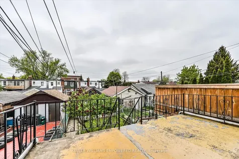 212 Silverthorn Avenue Toronto ON M6N 3K4