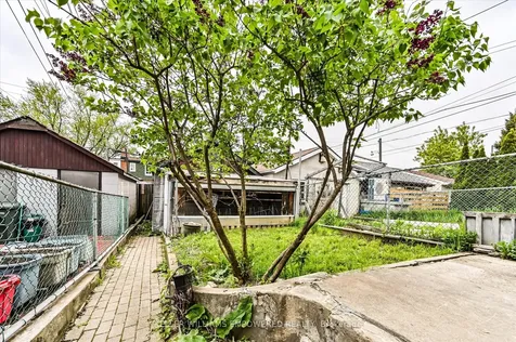 212 Silverthorn Avenue Toronto ON M6N 3K4
