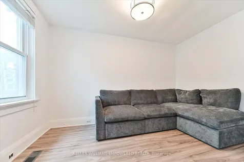 212 Silverthorn Avenue Toronto ON M6N 3K4