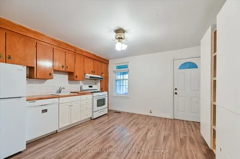 212 Silverthorn Avenue Toronto ON M6N 3K4