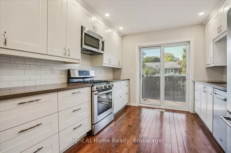 257 Wales Crescent Oakville ON L6L 3X8
