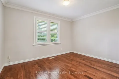 257 Wales Crescent Oakville ON L6L 3X8