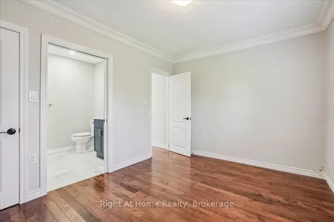 257 Wales Crescent Oakville ON L6L 3X8