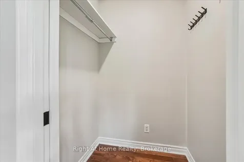 257 Wales Crescent Oakville ON L6L 3X8