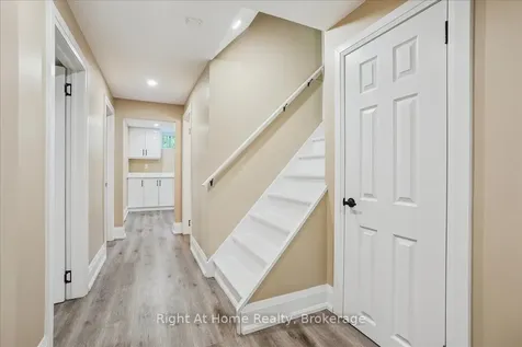 257 Wales Crescent Oakville ON L6L 3X8