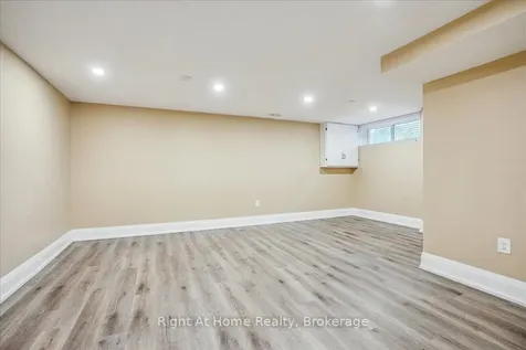 257 Wales Crescent Oakville ON L6L 3X8