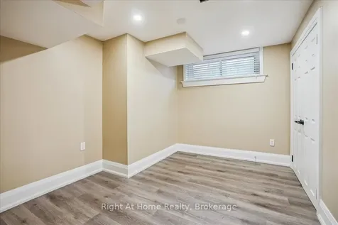 257 Wales Crescent Oakville ON L6L 3X8