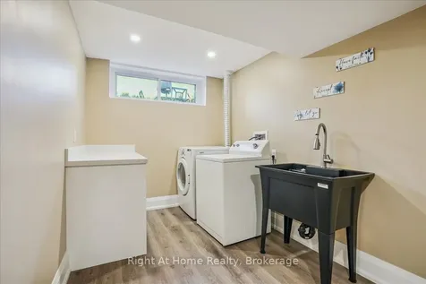 257 Wales Crescent Oakville ON L6L 3X8