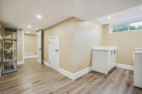 257 Wales Crescent Oakville ON L6L 3X8