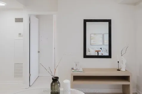 2212 Lake Shore Boulevard W Toronto ON M8V 0C2