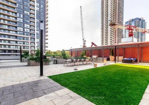 2212 Lake Shore Boulevard W Toronto ON M8V 0C2