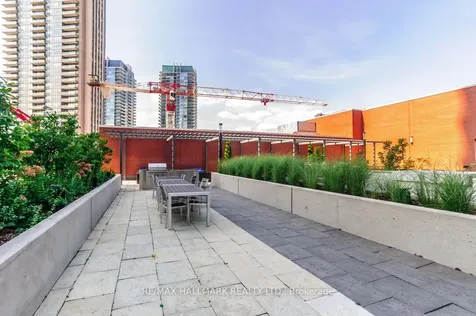 2212 Lake Shore Boulevard W Toronto ON M8V 0C2