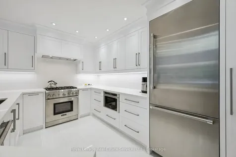 2250 Rockingham Drive Oakville ON L6H 6J3